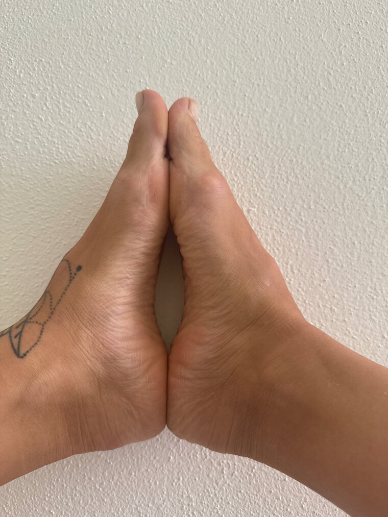 Sexy feet cover image