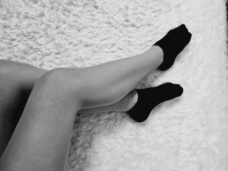 FeetQueensFin cover image