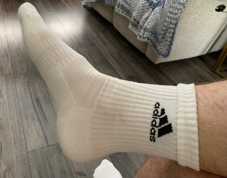 Feet r big cover image
