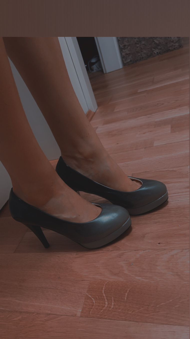 Feets_by_jucie cover image