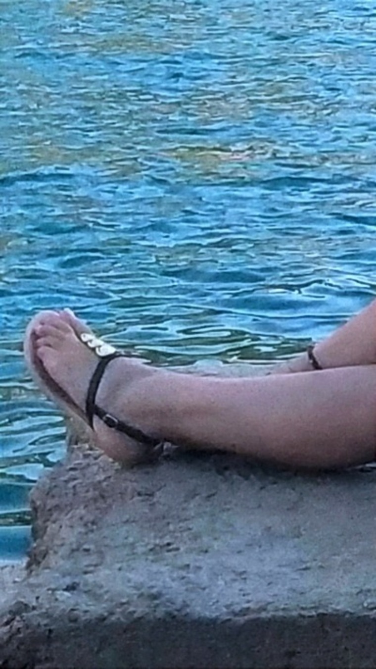 @feetsworld cover image