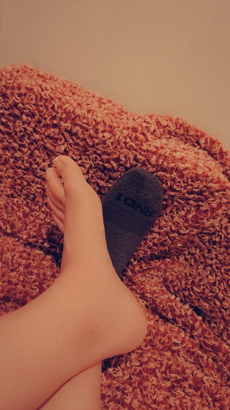 Lookatmytoes cover image