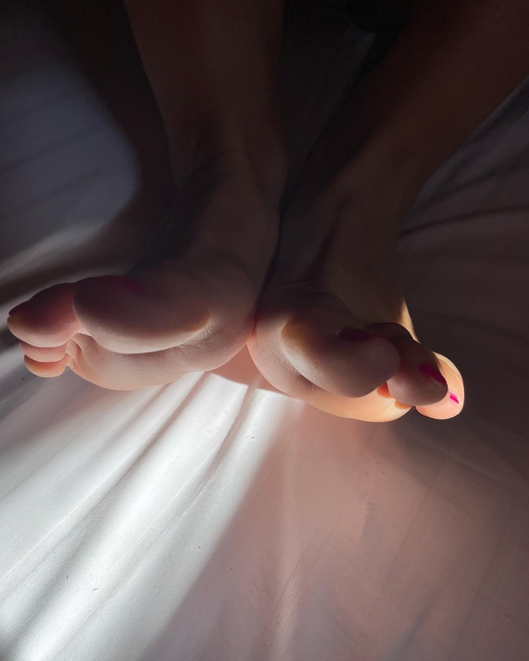 Feet that smile cover image