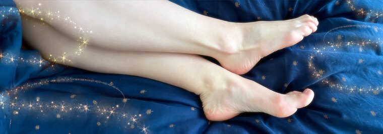 Feira Tiny Feet 🦶🌹🌙 cover image