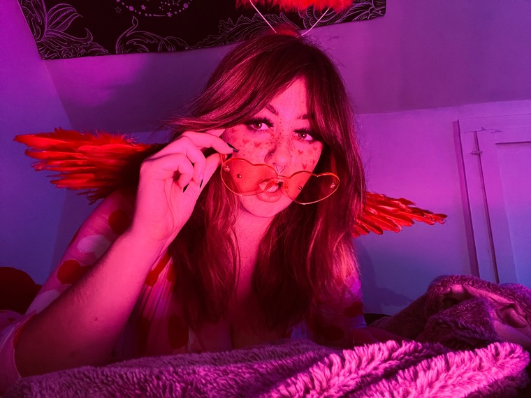Feral Foxxii 🦊🖤 cover image