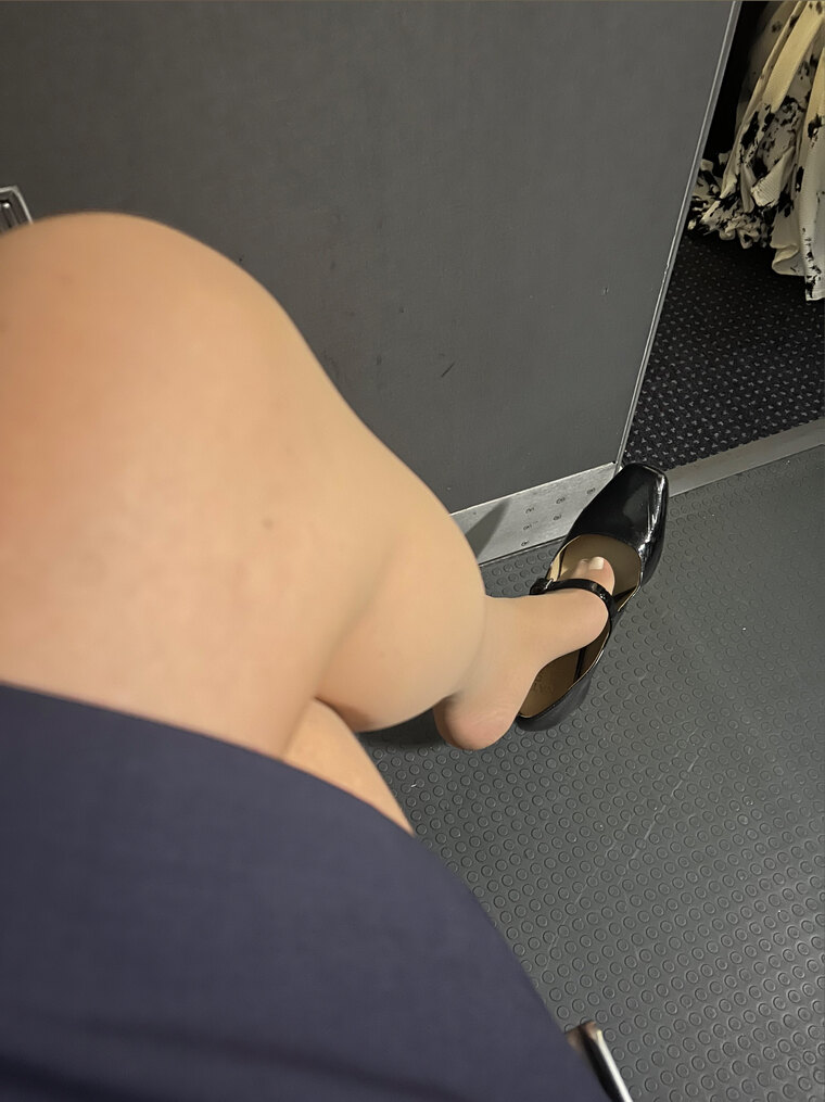 Flight Attendant Fiona - Main Cabin banner image