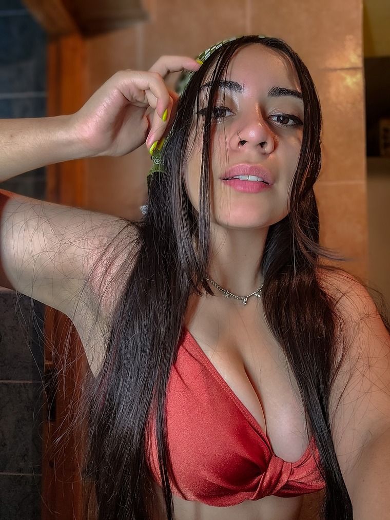 Romina Flores banner image