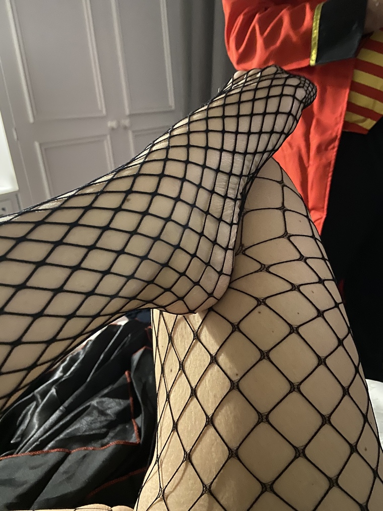 Footfeastfetish cover image