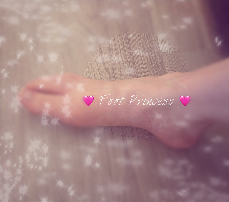 🦶🏻🩷 Foot princess 🩷🦶🏻 cover image