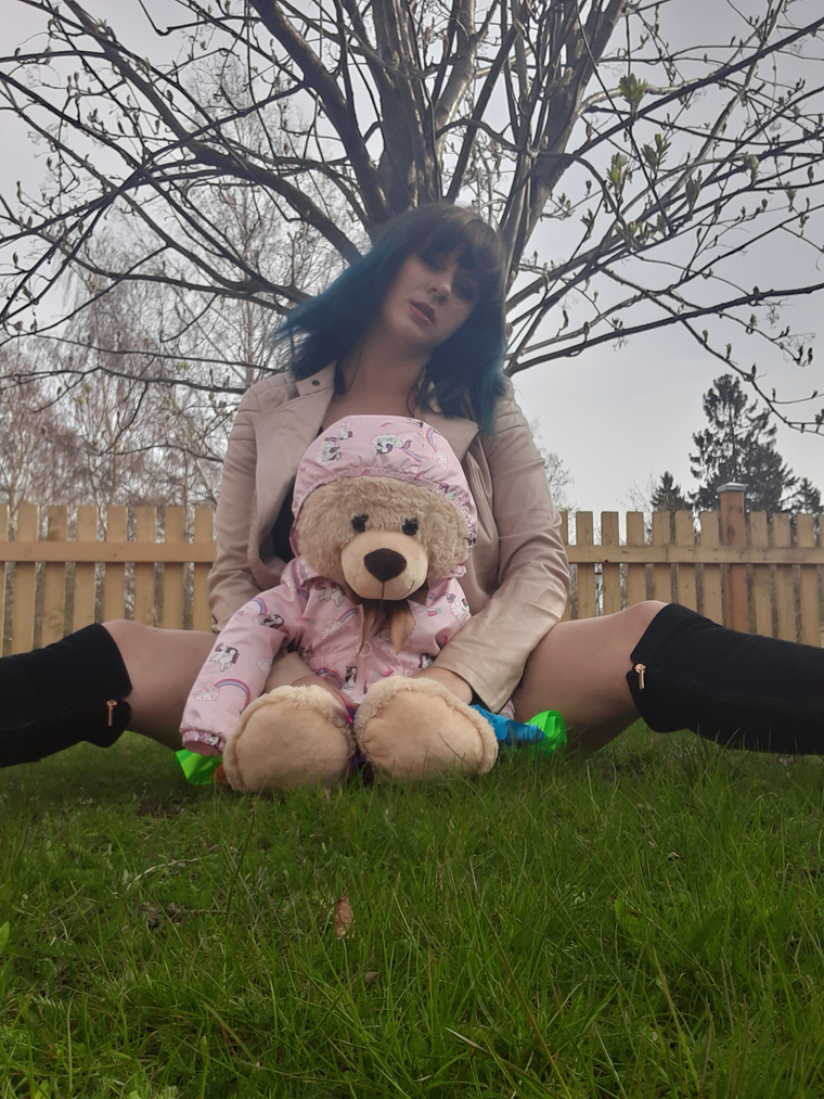 Lia cover image
