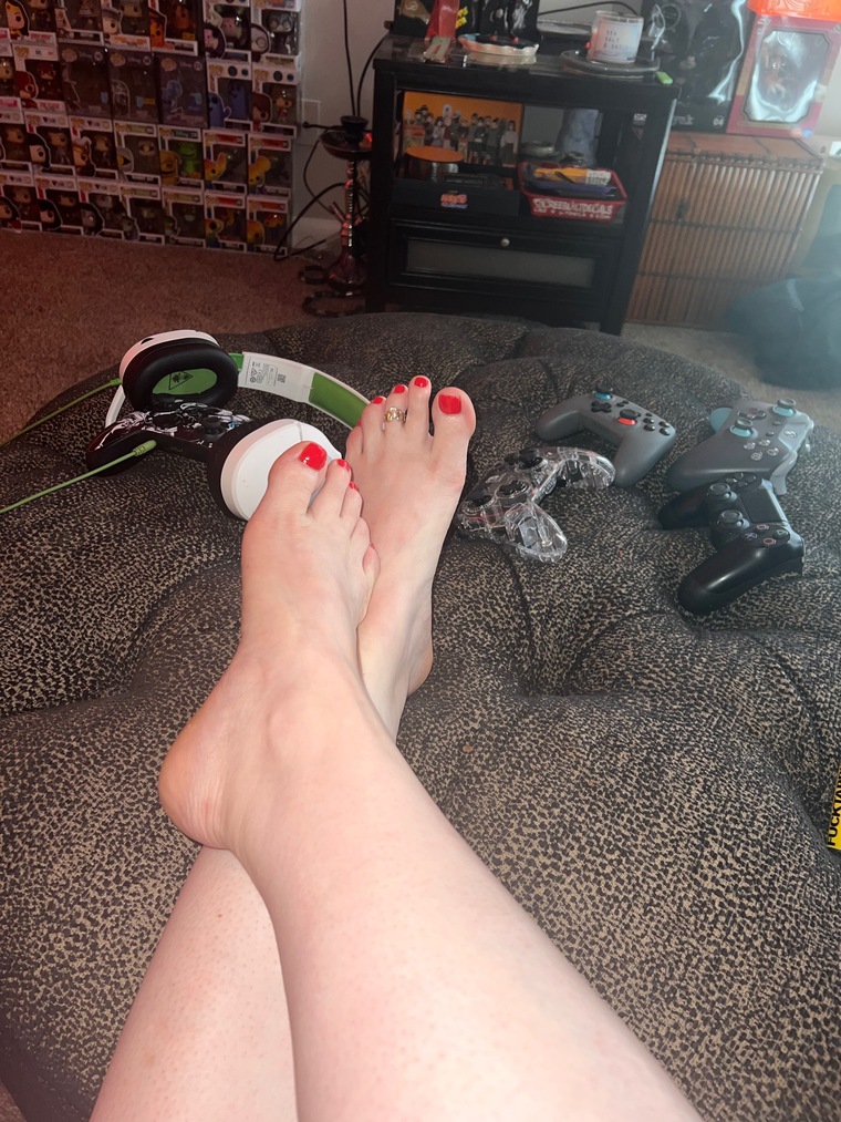 KinkyToes 😘 cover image