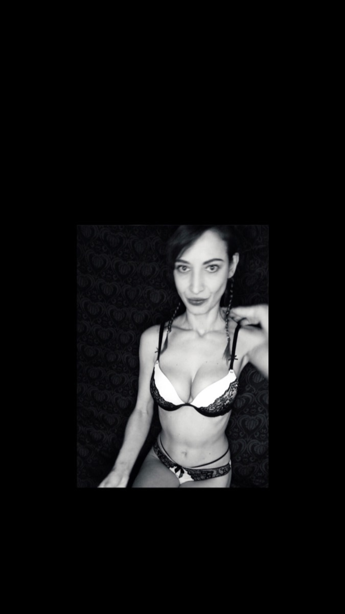 Anna GiaLove banner image