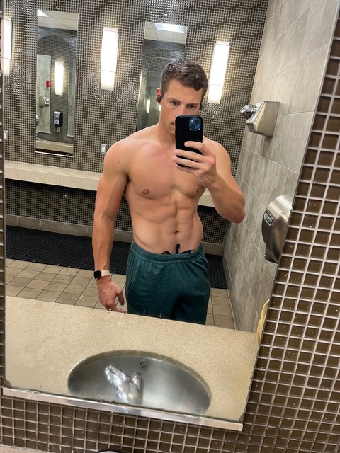 GigaChadLogan💪🏻 cover image