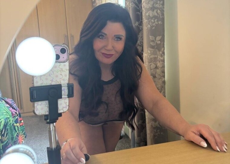 Gilf Mandy Hayes banner image