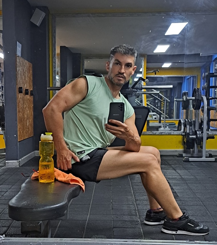 Gio_Linares cover image
