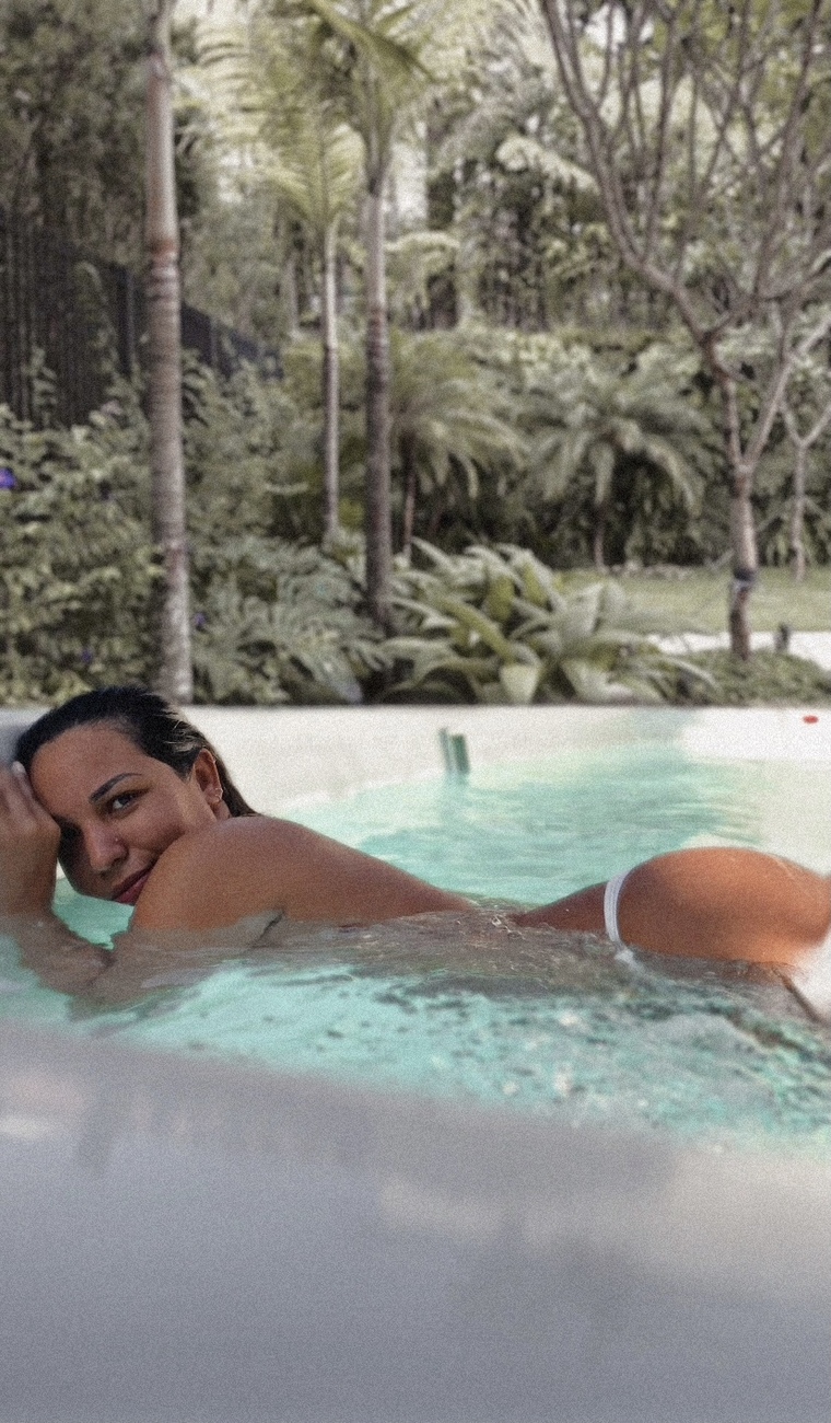 Giulia Manhães banner image