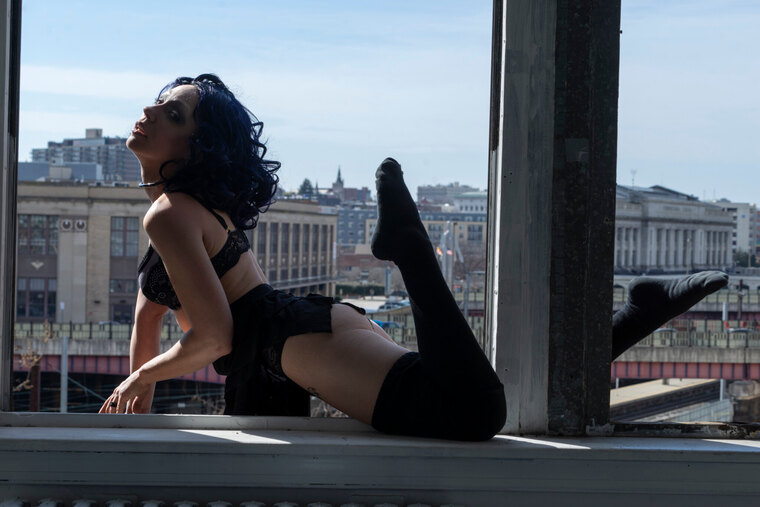GLIMMER🔥Fetish Model😈 cover image
