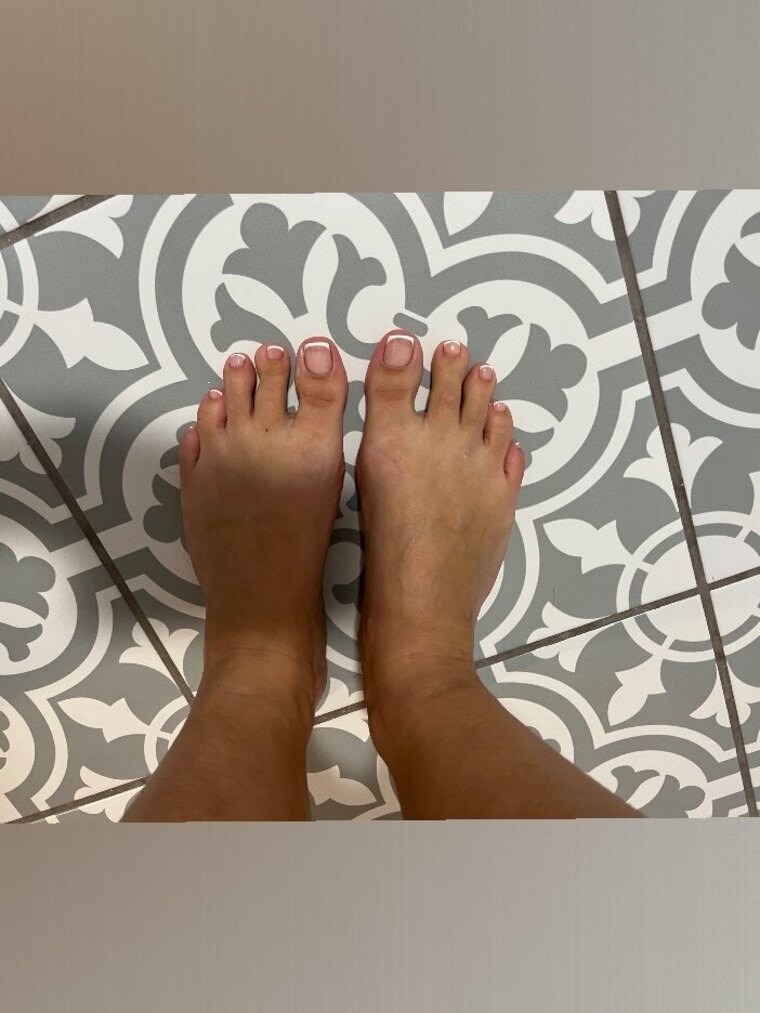 Glossy Toes Queen cover image