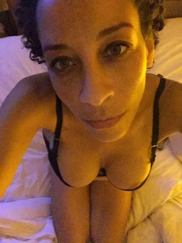 GoddessGuru 🥂🦪🇧🇷🇫🇷🇺🇸 cover image