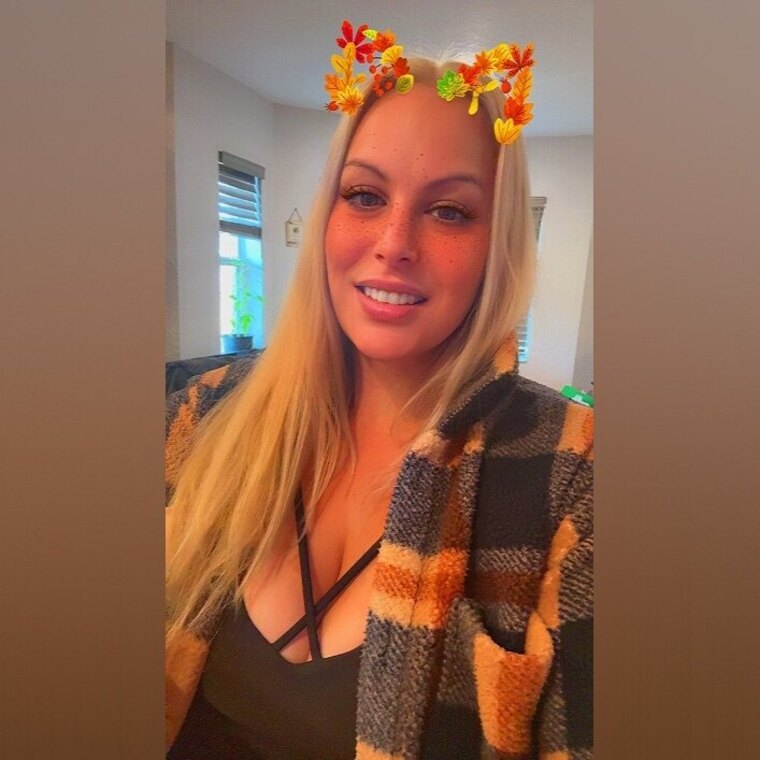 GoldenCurvesXO banner image