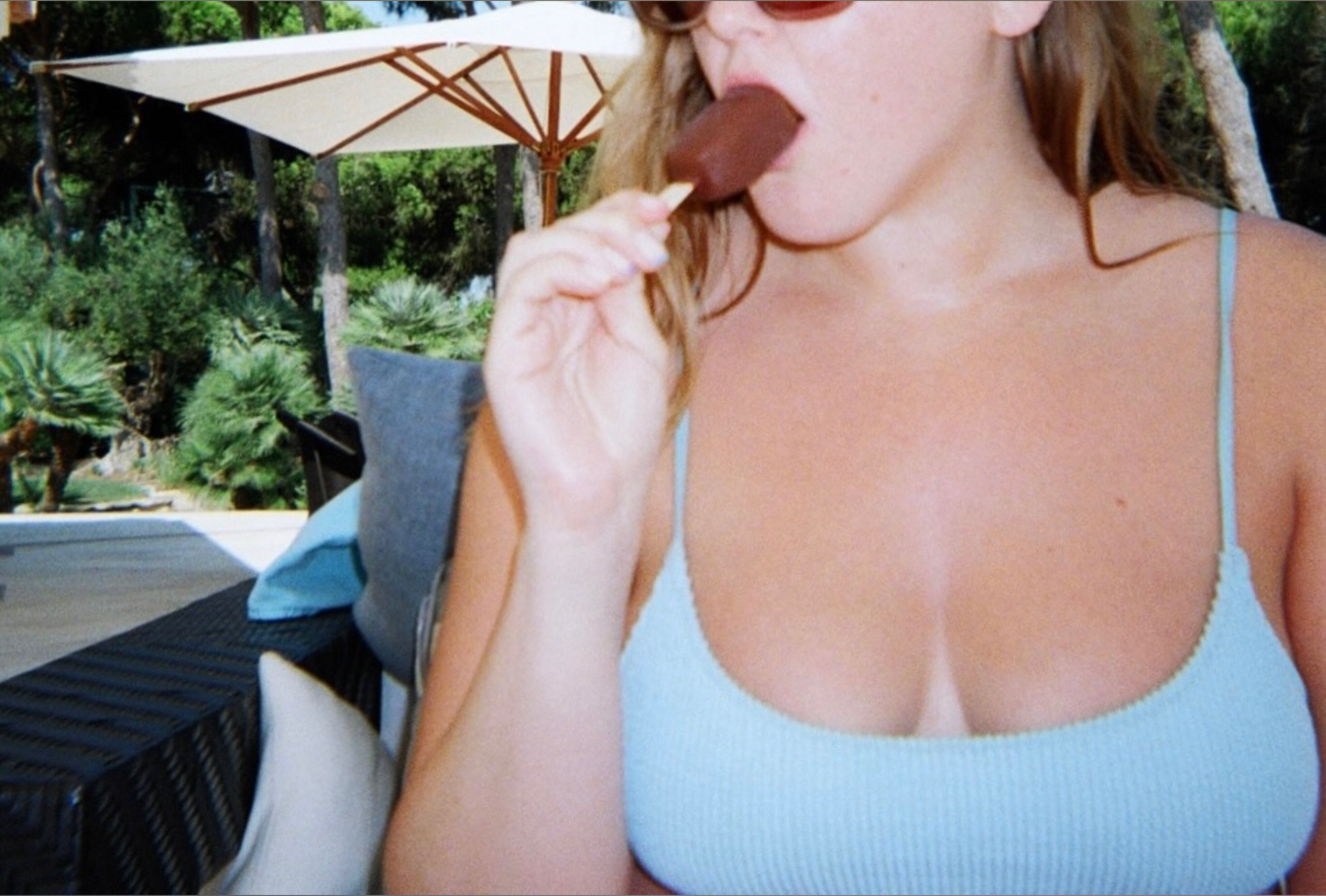 Golden Curvy Girl banner image