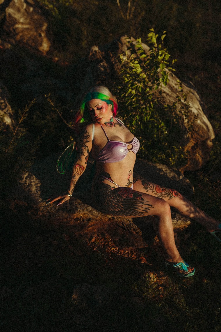Miss Goldie Glox banner image