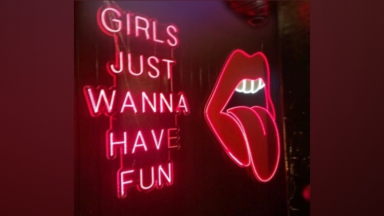 Roxi Luxx banner image