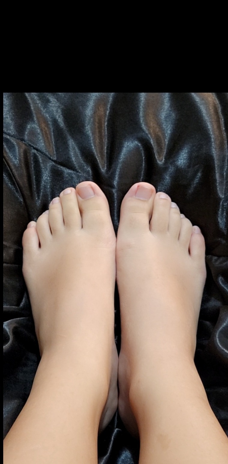 GothicLatinaFeet cover image