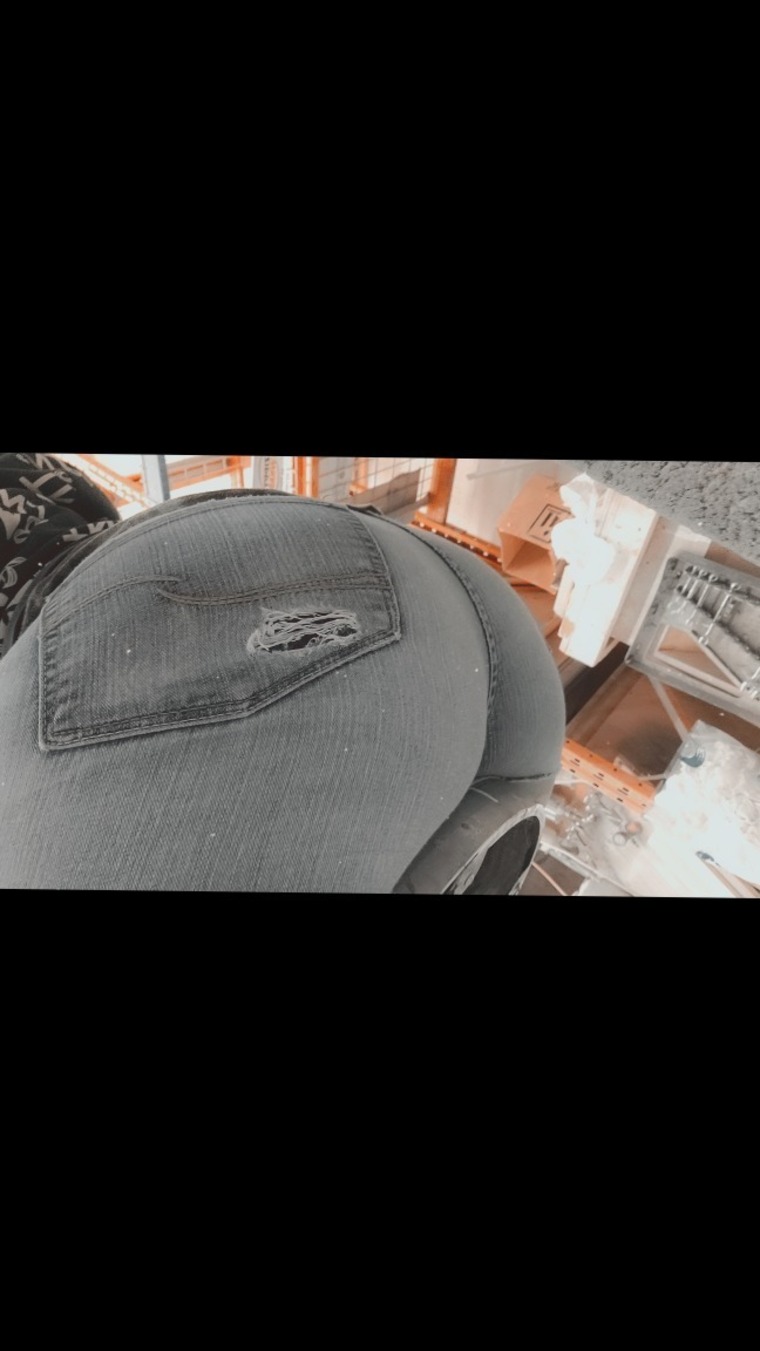 Hellinahandbasket cover image