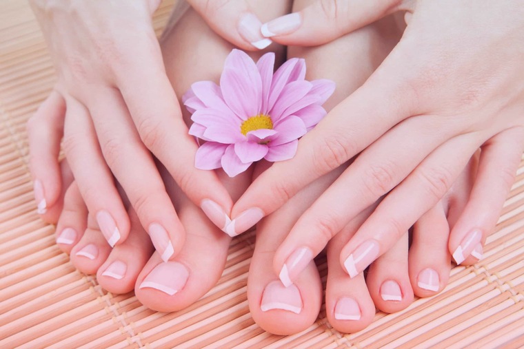 Giulia hands&feet cover image