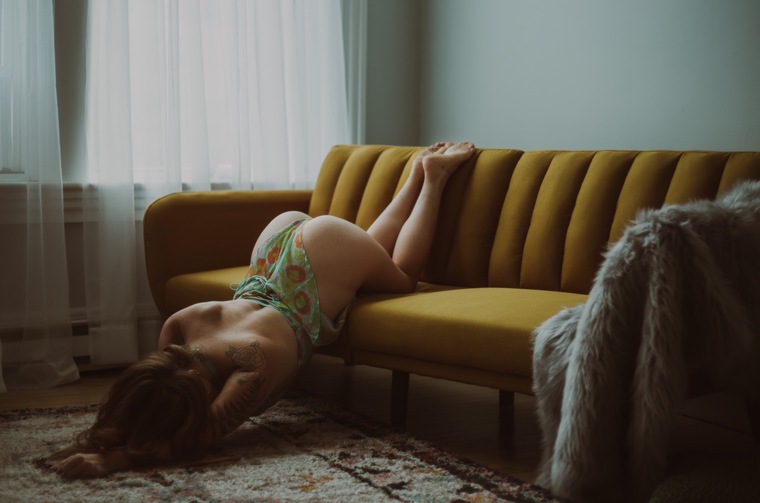 hannah 🐝 cover image