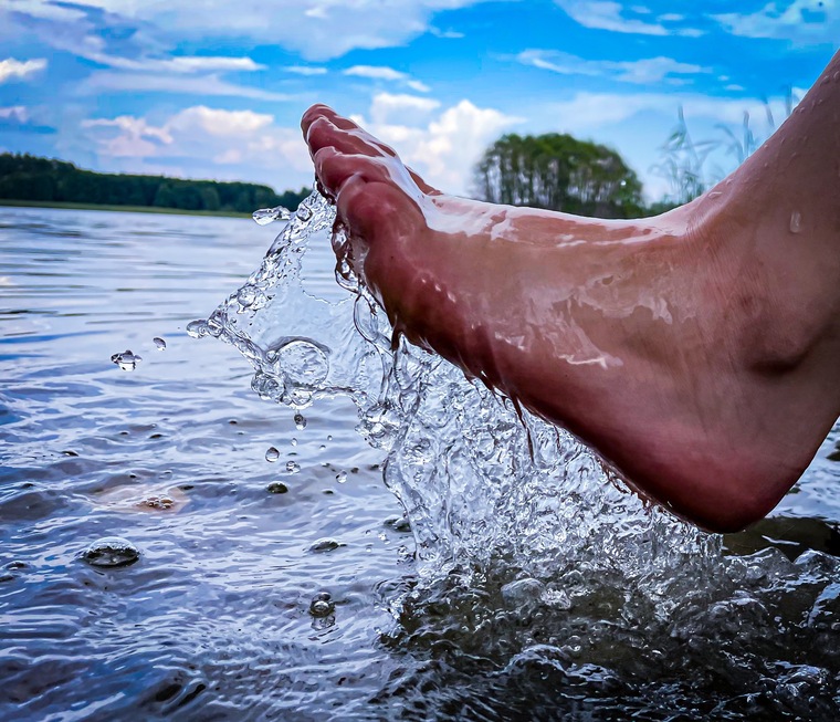 HappyFeeT cover image