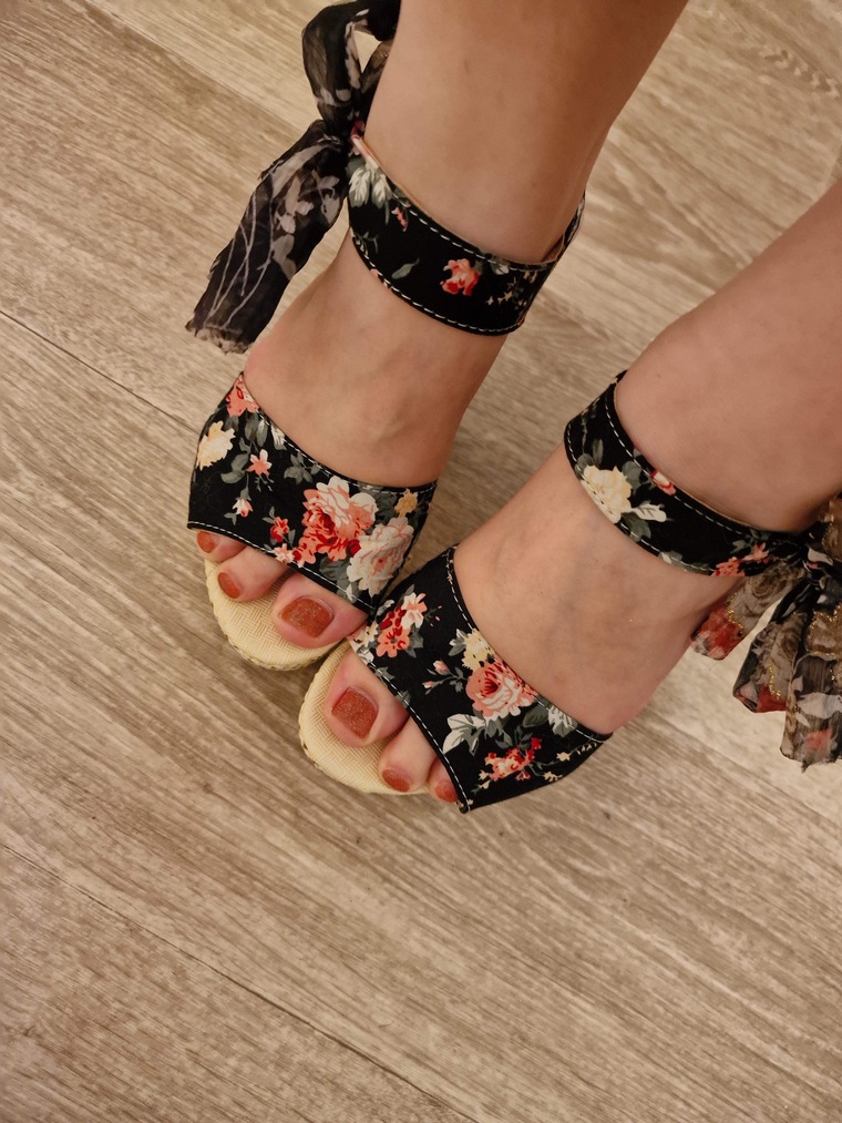 HappyFeet_luv cover image