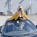Hot blonde wifey avatar