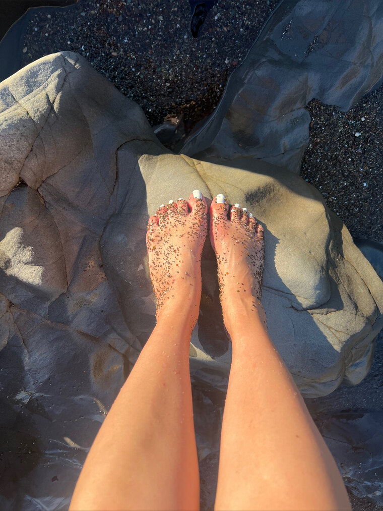 @heelsandtoeslily cover image
