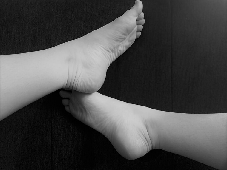 Her Toes cover image