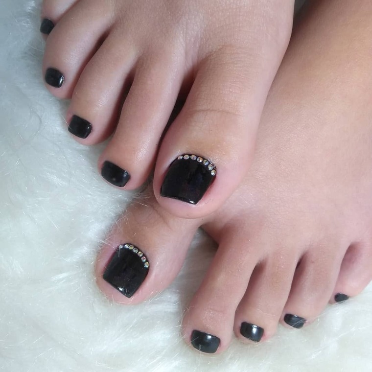 HerBrazilianFeet cover image
