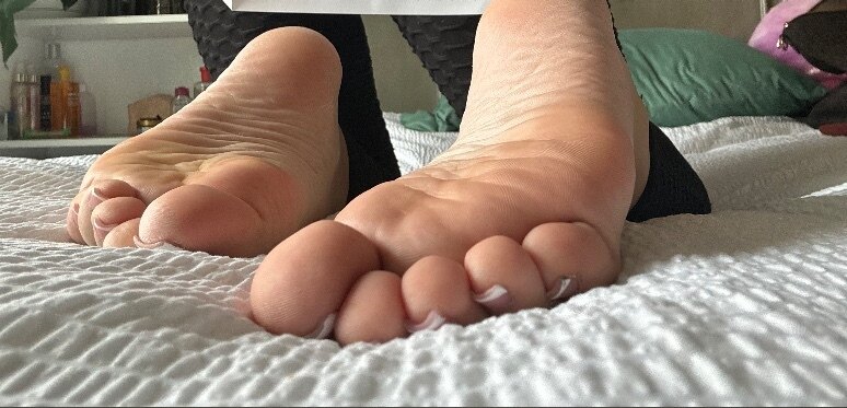 Her Tiny Toes banner image