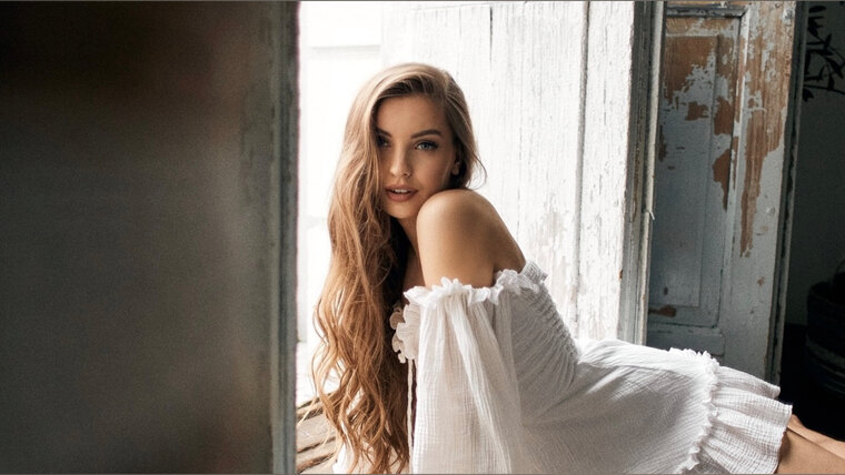 Celine π banner image