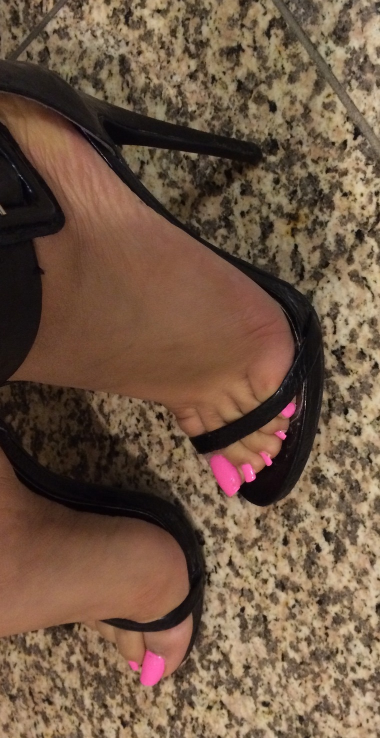 BlondeinStilettoHeelsOnly cover image
