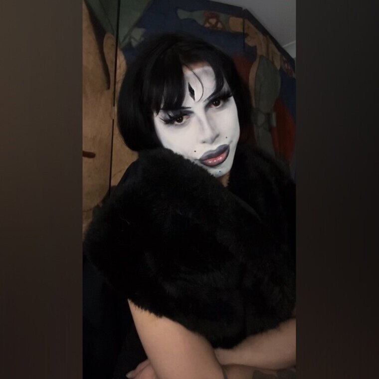 HisVelvetQueen cover image