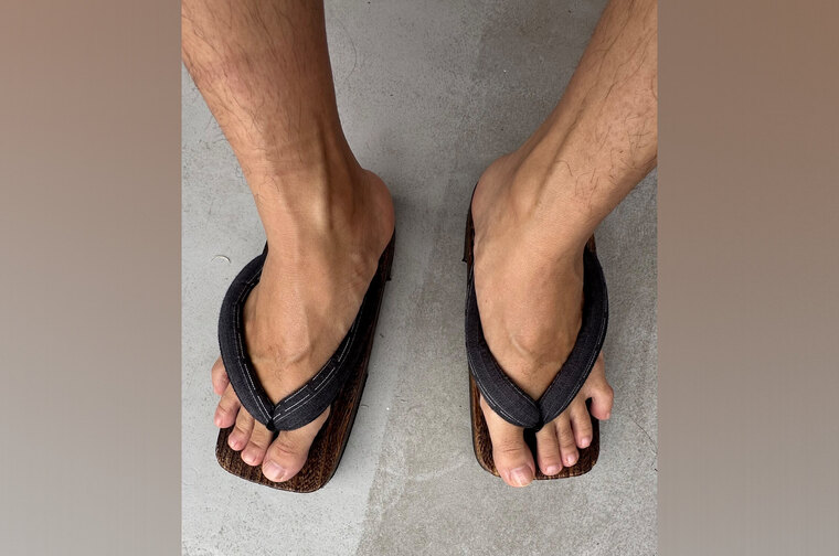 26.5cm Hobbit Feet cover image