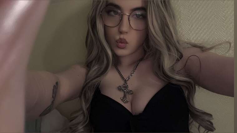 h0lybabe banner image