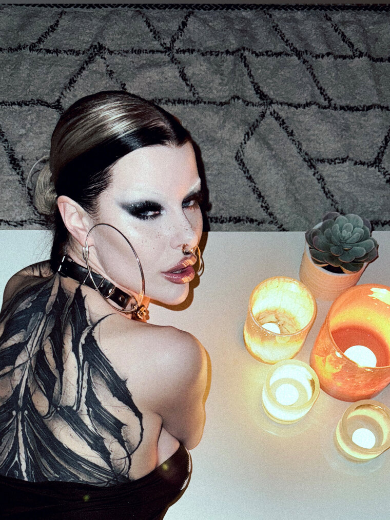 🍯🇸🇪 Honeybabe 🇸🇪🍯 cover image