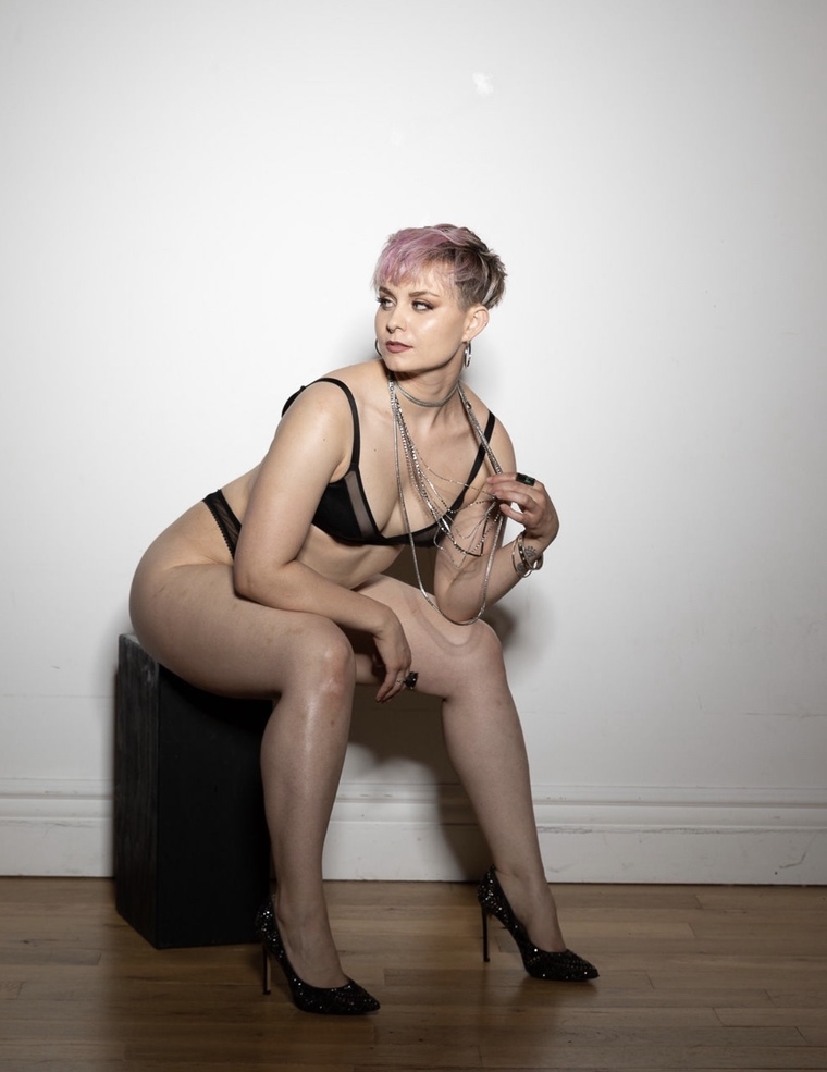 Lailailuxx cover image