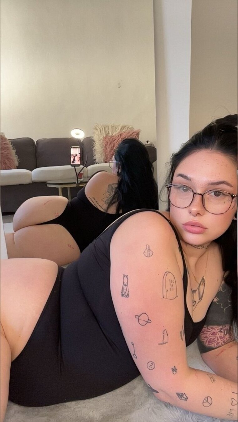 Honey Peaches 🍑 cover image