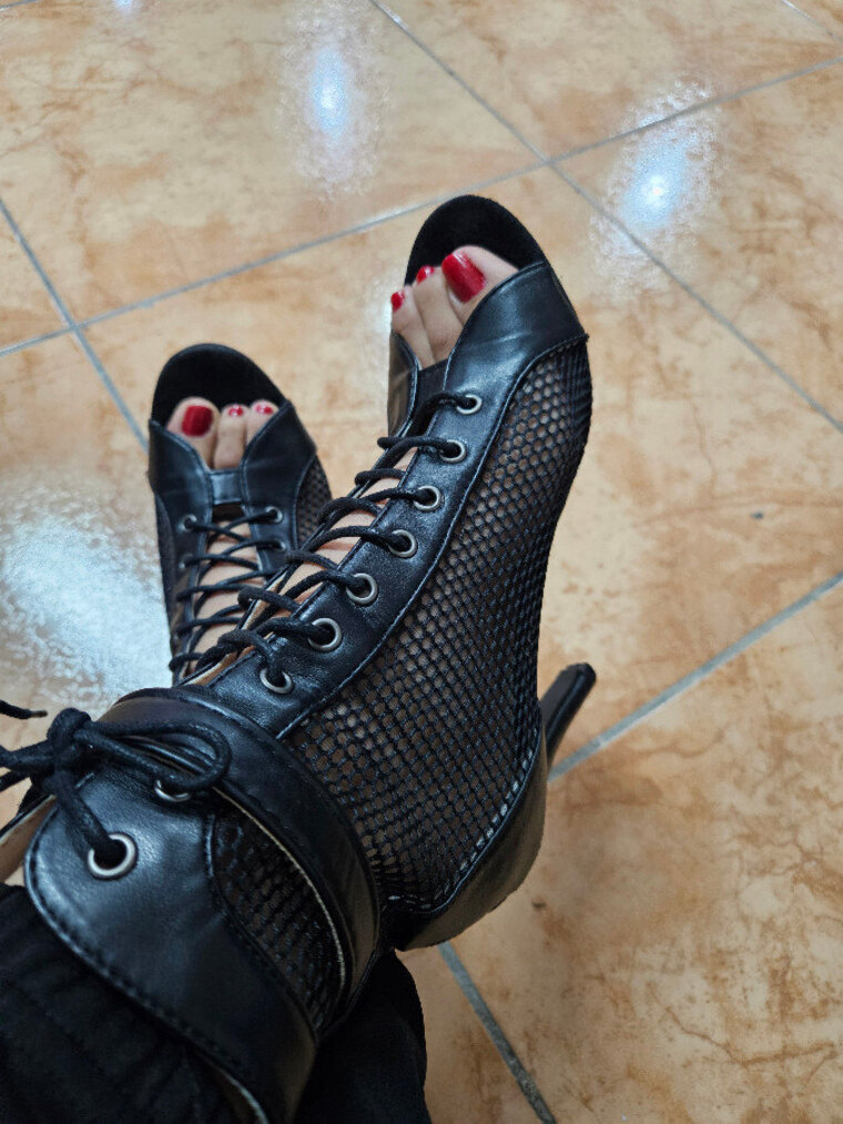 HotLatinCRfeet cover image