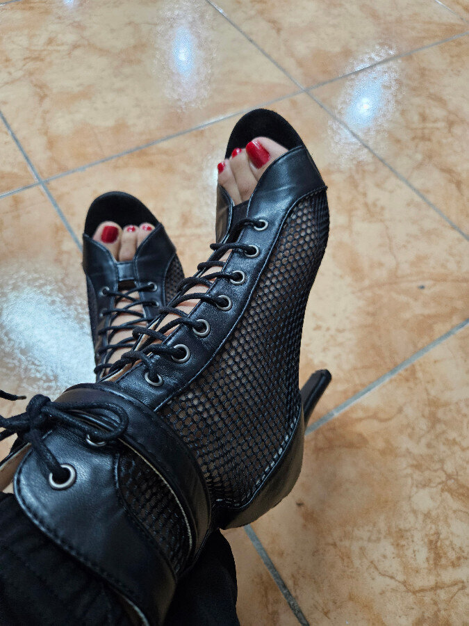 HotLatinCRfeet banner image