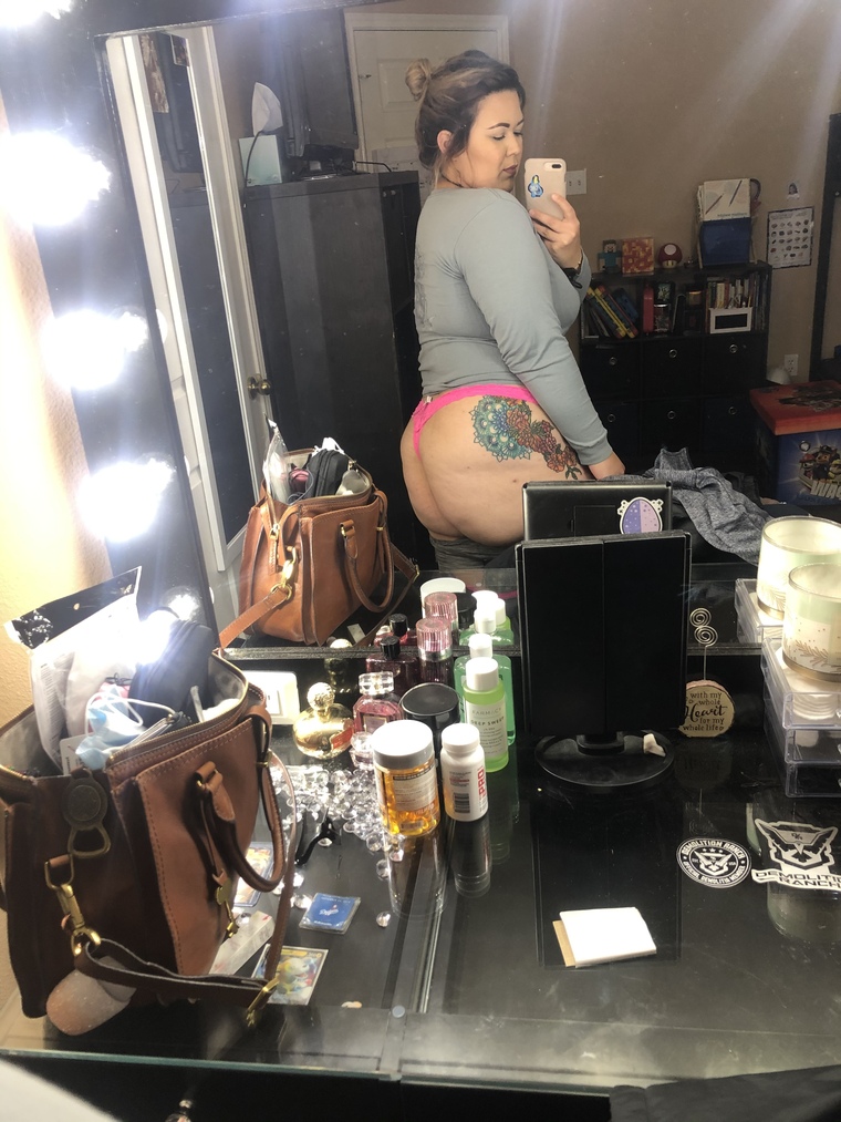 Hotwife1995 cover image