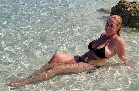 HotwifeMel73 cover image